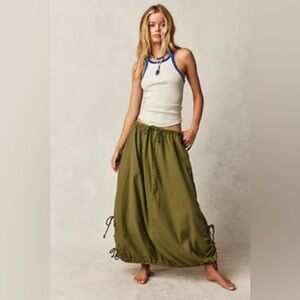 Free People Picture perfect Parachute skirt

NWOT

XS Fits L